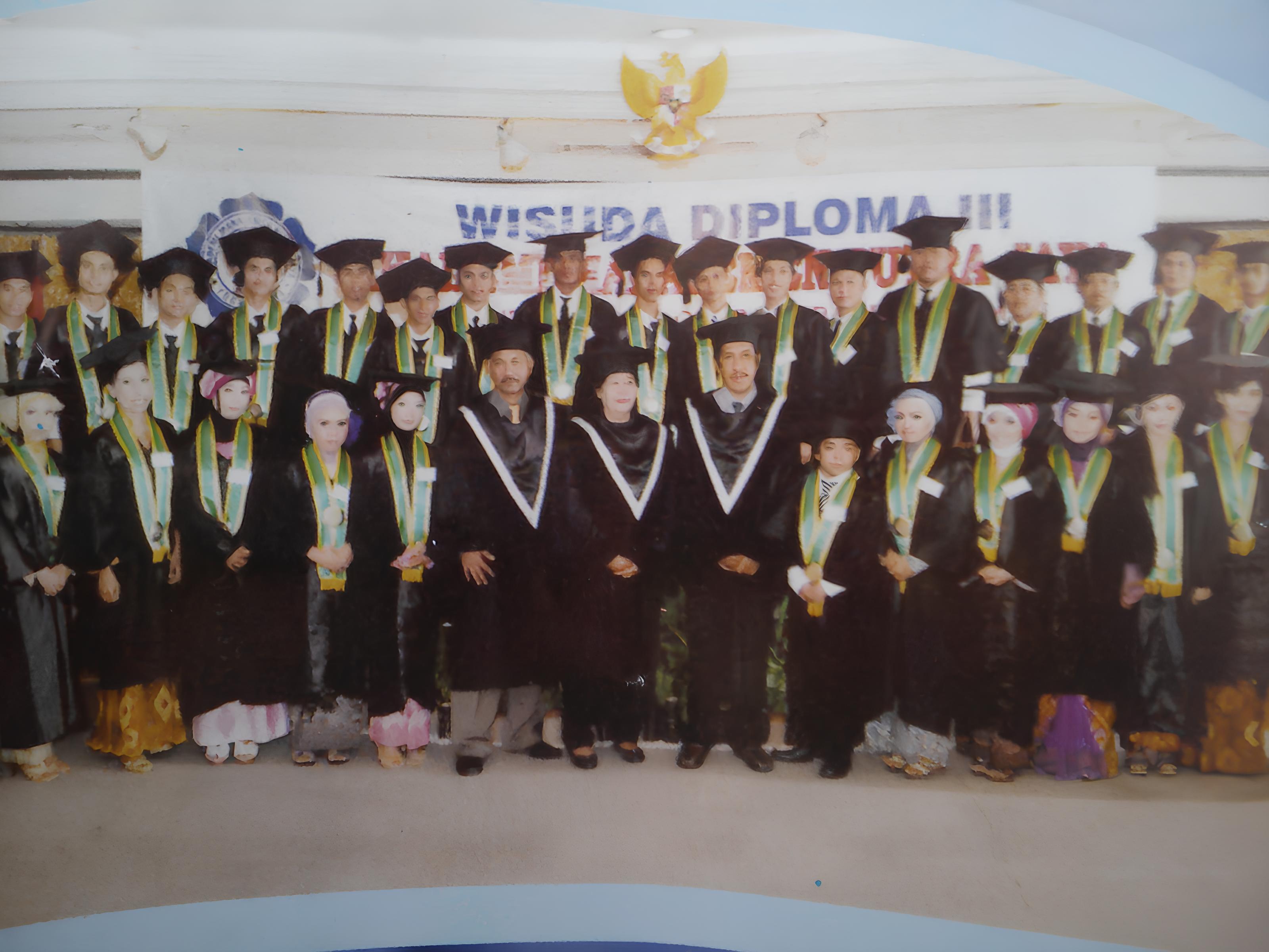 Wisuda AMPJ